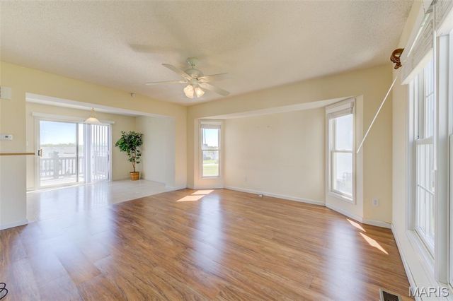 1059 Chesterfield Drive, Wentzville, MO 63385