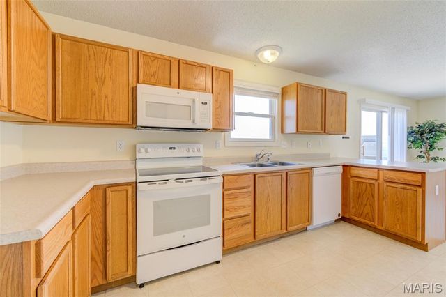 1059 Chesterfield Drive, Wentzville, MO 63385