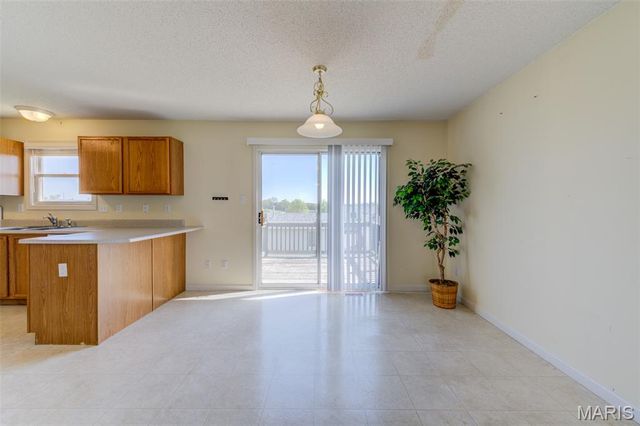 1059 Chesterfield Drive, Wentzville, MO 63385
