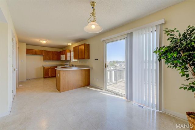1059 Chesterfield Drive, Wentzville, MO 63385