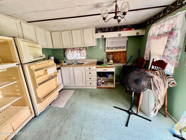 267 LAKEVIEW Court, Interlachen, FL 32148