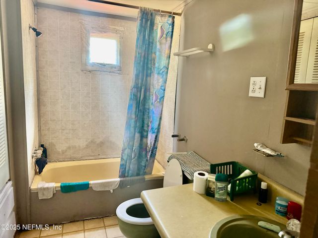 267 LAKEVIEW Court, Interlachen, FL 32148