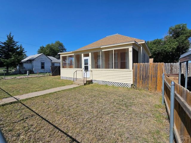 208 S 6th St, Holly, CO 81047