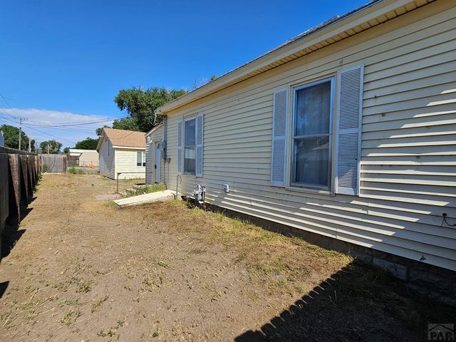 208 S 6th St, Holly, CO 81047