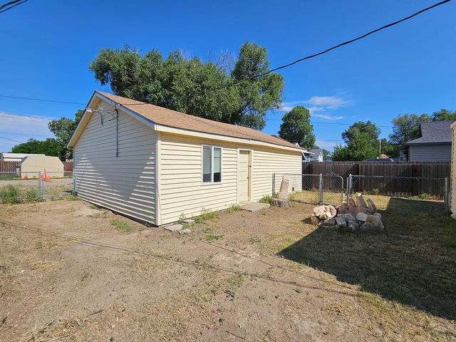 208 S 6th St, Holly, CO 81047