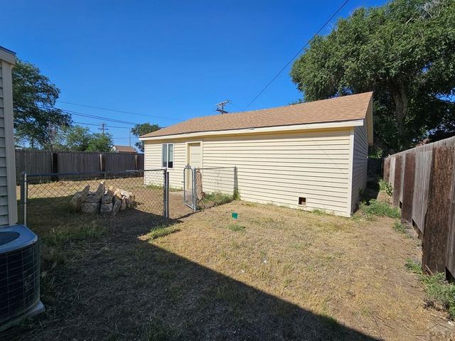 208 S 6th St, Holly, CO 81047