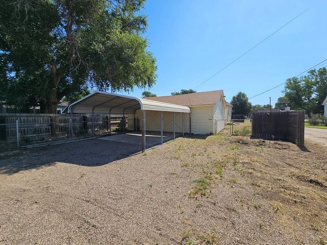 208 S 6th St, Holly, CO 81047