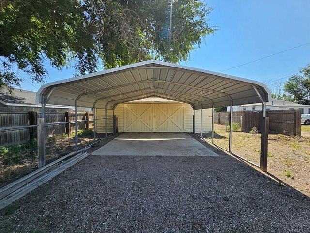 208 S 6th St, Holly, CO 81047