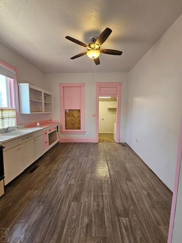 208 S 6th St, Holly, CO 81047