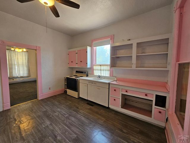 208 S 6th St, Holly, CO 81047