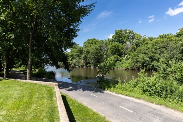 1736 S Washington Street G33, Naperville, IL 60565