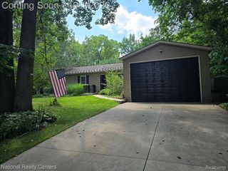9404 Edward Drive, Brighton Township, MI 48114