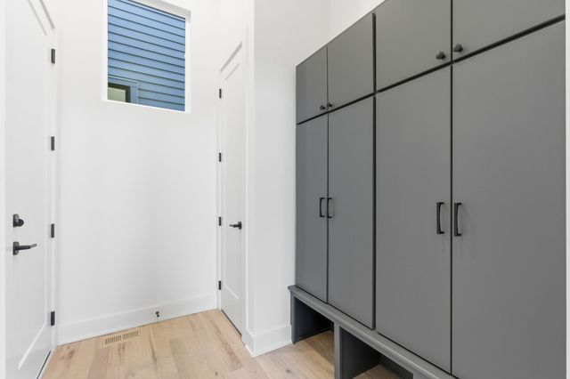 1228 Preston Dr, Nashville, TN 37206