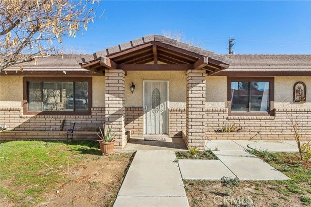 14057 Crow, Apple Valley, CA 92307