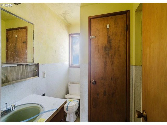 33425 TATE Rd, Creswell, OR 97426