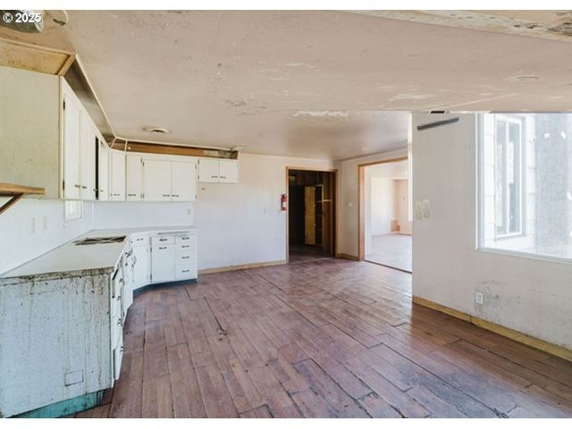 33425 TATE Rd, Creswell, OR 97426