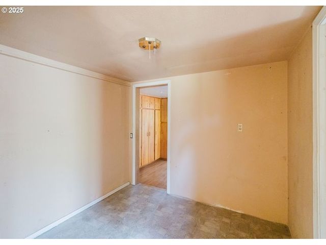 33425 TATE Rd, Creswell, OR 97426