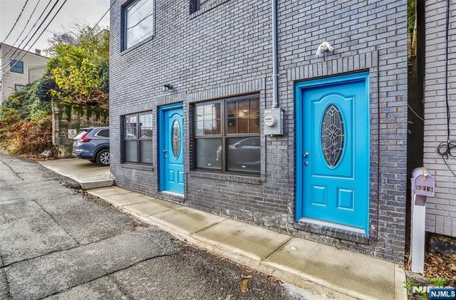 9017 Riverside Place House, North Bergen, NJ 07047