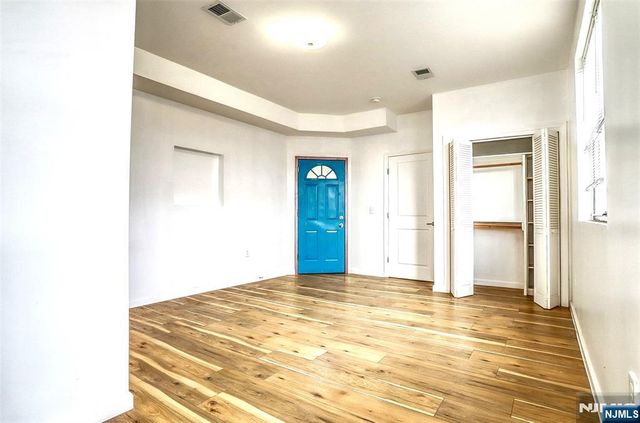 9017 Riverside Place House, North Bergen, NJ 07047