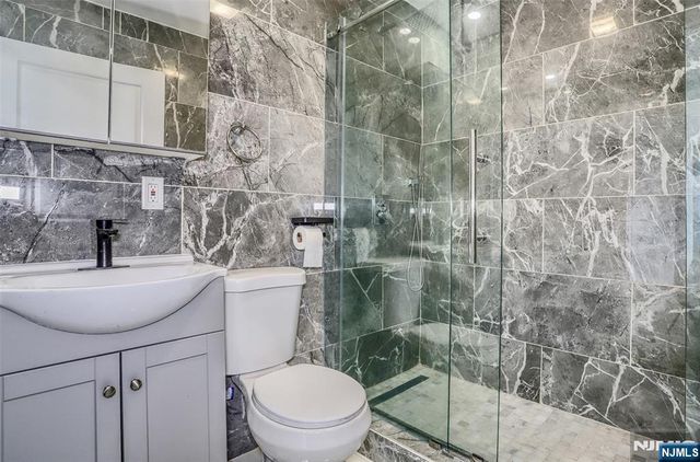 9017 Riverside Place House, North Bergen, NJ 07047