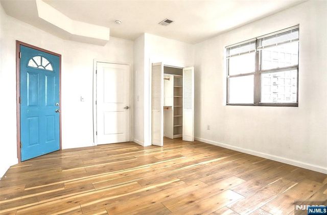 9017 Riverside Place House, North Bergen, NJ 07047