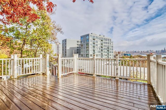 9017 Riverside Place House, North Bergen, NJ 07047