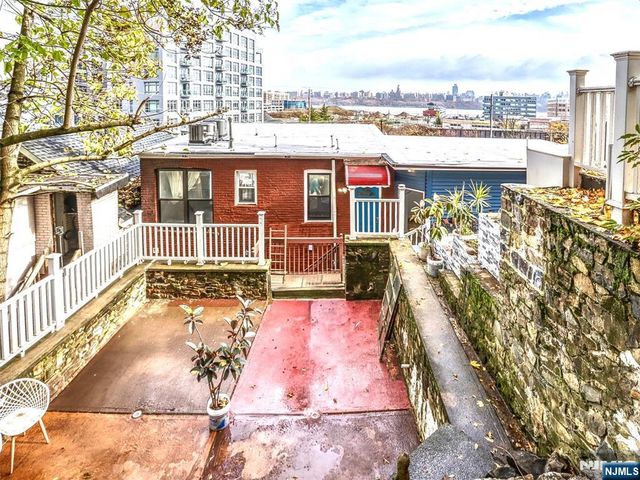 9017 Riverside Place House, North Bergen, NJ 07047