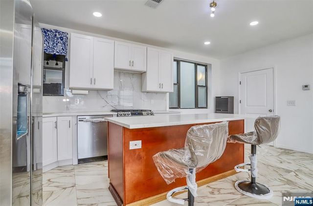 9017 Riverside Place House, North Bergen, NJ 07047