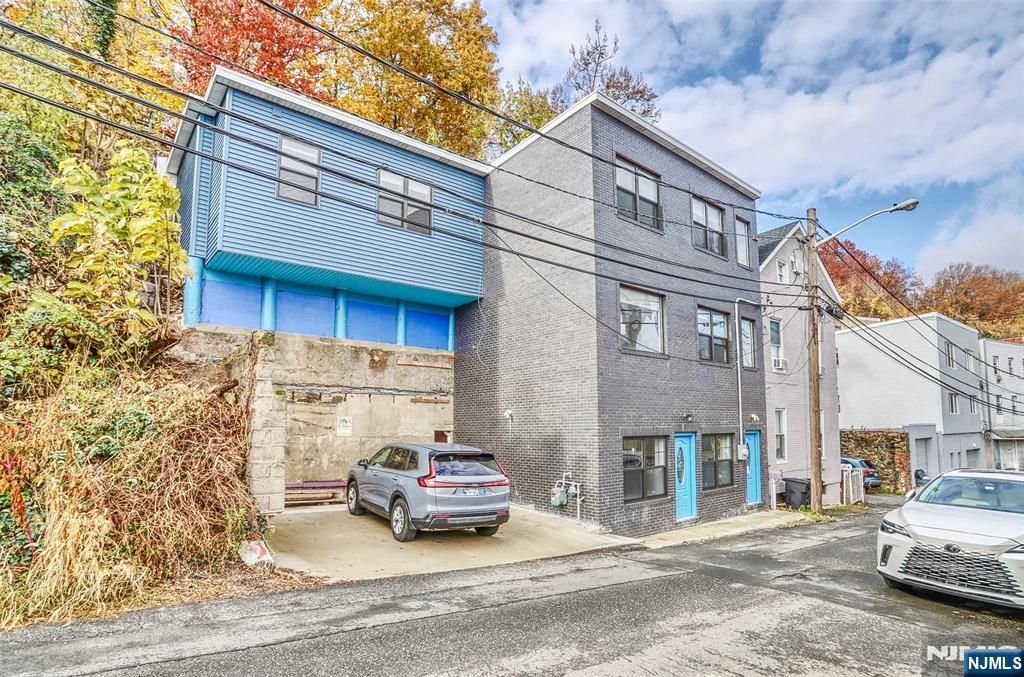 9017 Riverside Place House, North Bergen, NJ 07047