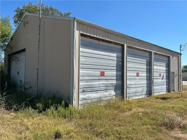 7231 Mesco Drive, Bryan, TX 77808