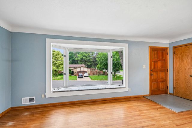 2154 William Street, Roseville, MN 55113