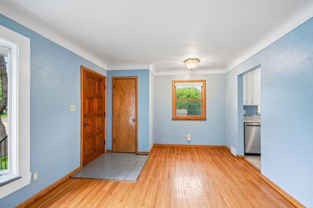 2154 William Street, Roseville, MN 55113
