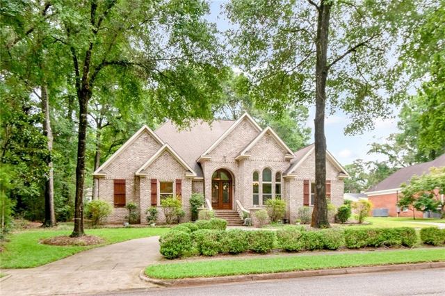 312 Springhill Woods Drive E, Mobile, AL 36608
