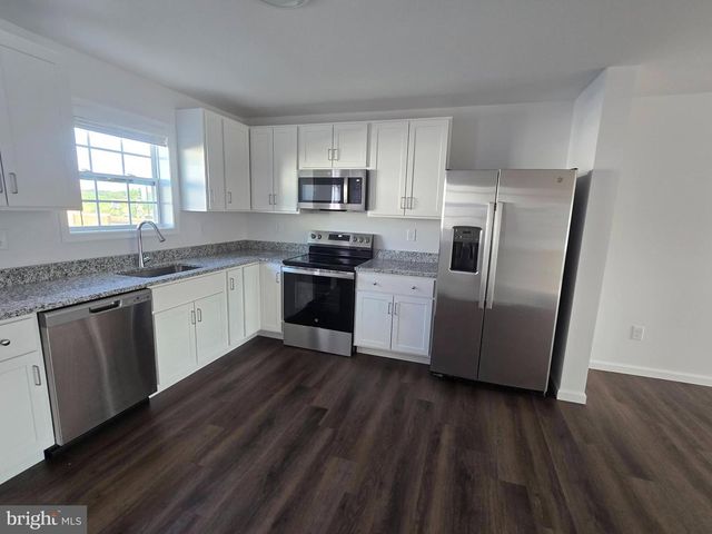 14 SNOWDROP CT, Kearneysville, WV 25430