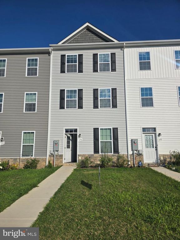 14 SNOWDROP CT, Kearneysville, WV 25430