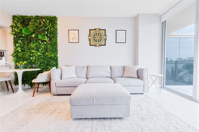 16385 Biscayne Blvd 405, North Miami Beach, FL 33160