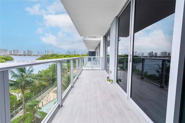 16385 Biscayne Blvd 405, North Miami Beach, FL 33160