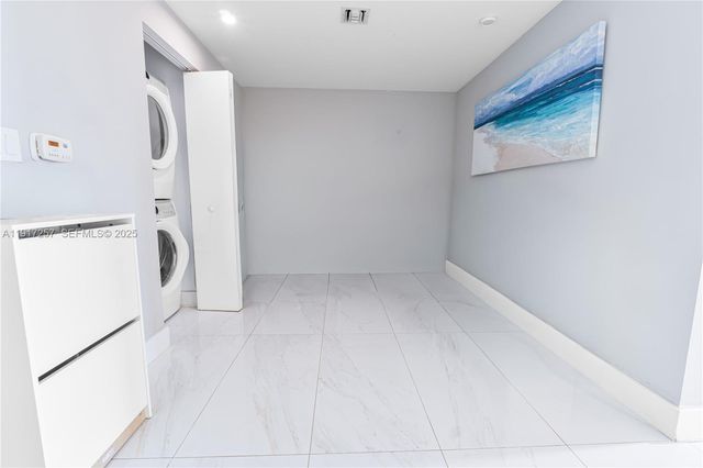 16385 Biscayne Blvd 405, North Miami Beach, FL 33160