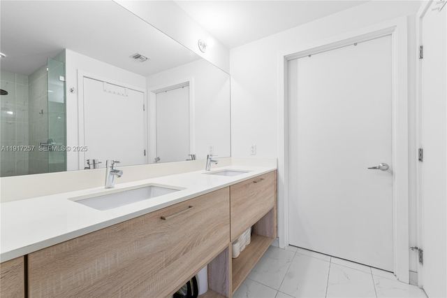 16385 Biscayne Blvd 405, North Miami Beach, FL 33160