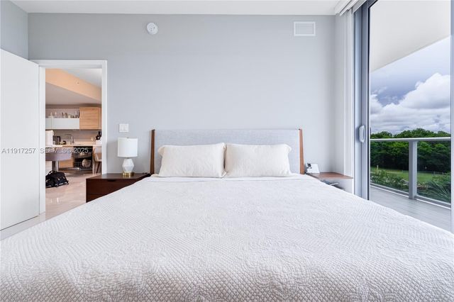 16385 Biscayne Blvd 405, North Miami Beach, FL 33160