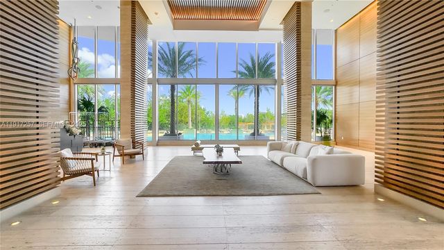 16385 Biscayne Blvd 405, North Miami Beach, FL 33160