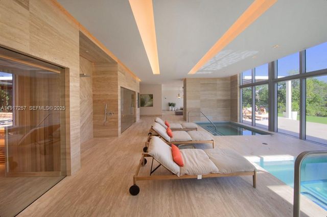 16385 Biscayne Blvd 405, North Miami Beach, FL 33160