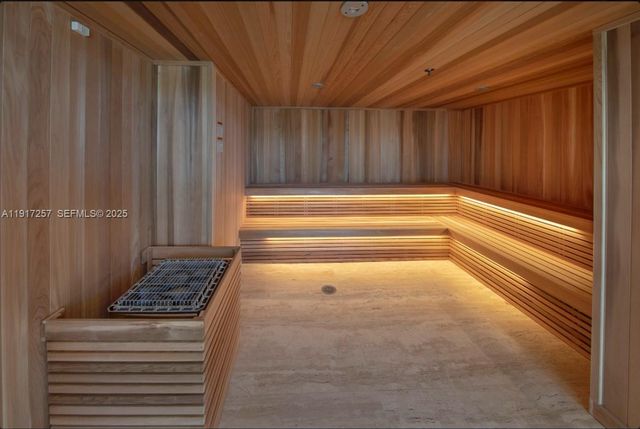 16385 Biscayne Blvd 405, North Miami Beach, FL 33160