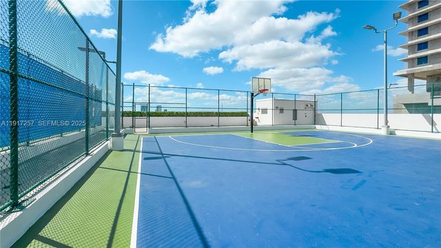 16385 Biscayne Blvd 405, North Miami Beach, FL 33160