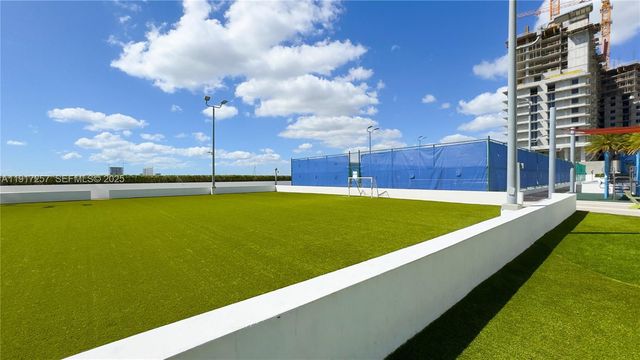 16385 Biscayne Blvd 405, North Miami Beach, FL 33160