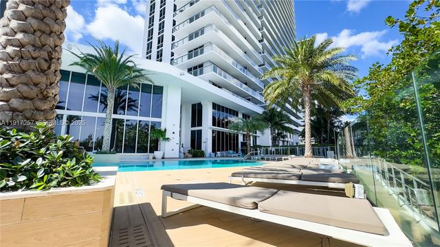 16385 Biscayne Blvd 405, North Miami Beach, FL 33160