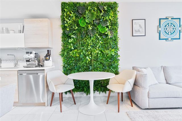 16385 Biscayne Blvd 405, North Miami Beach, FL 33160