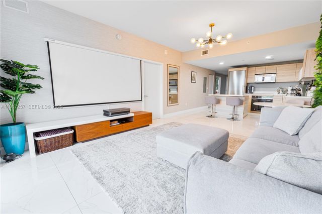 16385 Biscayne Blvd 405, North Miami Beach, FL 33160