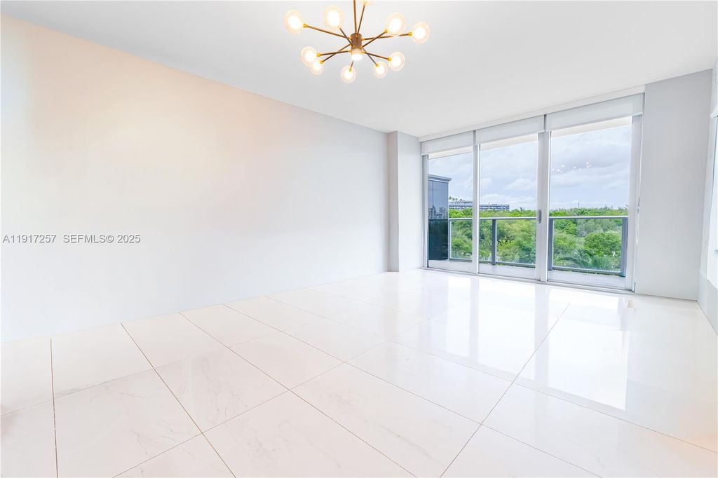 16385 Biscayne Blvd 405, North Miami Beach, FL 33160