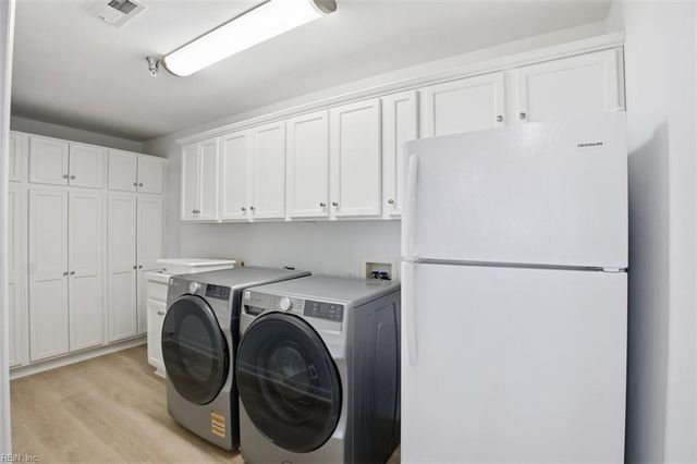 2304 Poseidon CT, Virginia Beach, VA 23451